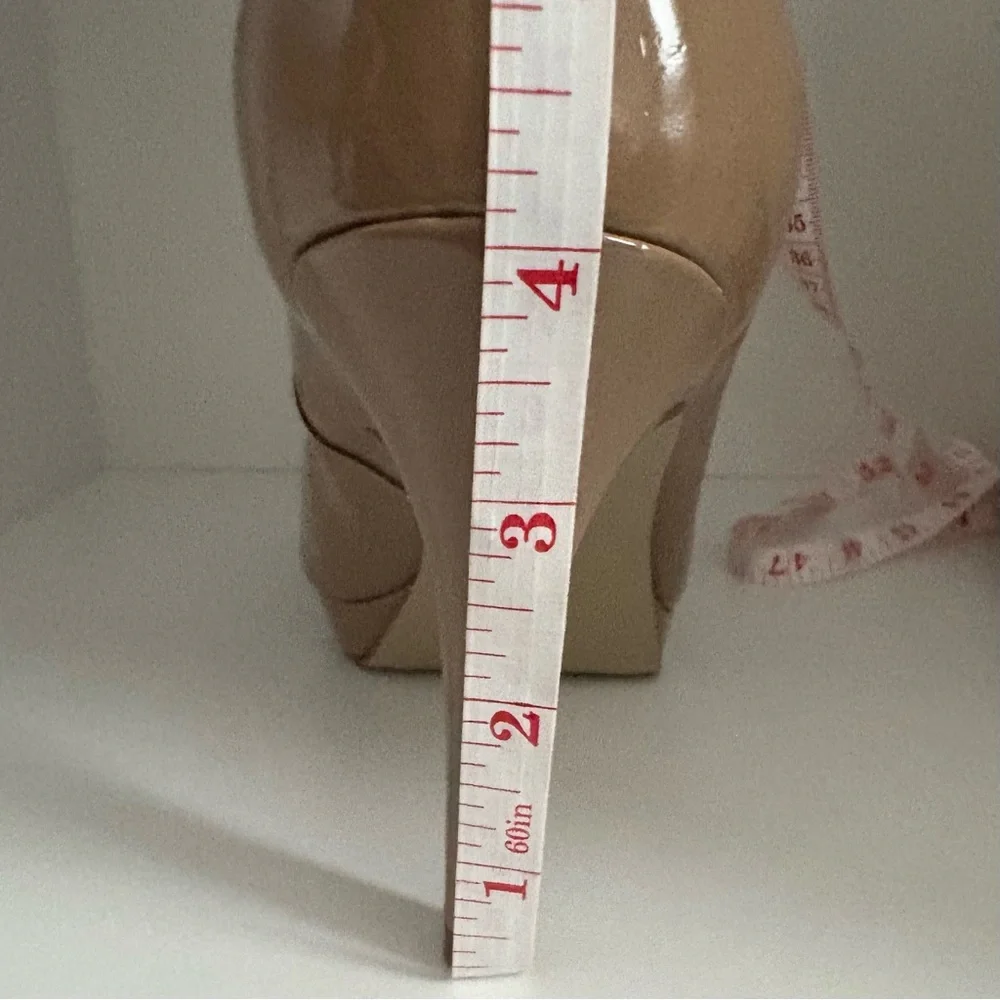 Nine West Women’s Beige Patent Leather Pumps Size 8 – Like New